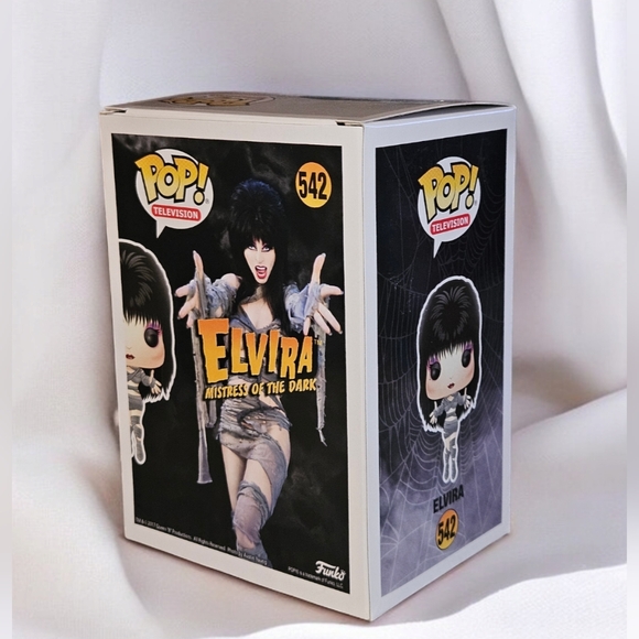 Funko Elvira Mistress of The Dark #542 (Mummy) Hot Topic Exclusive - Picture 4 of 6